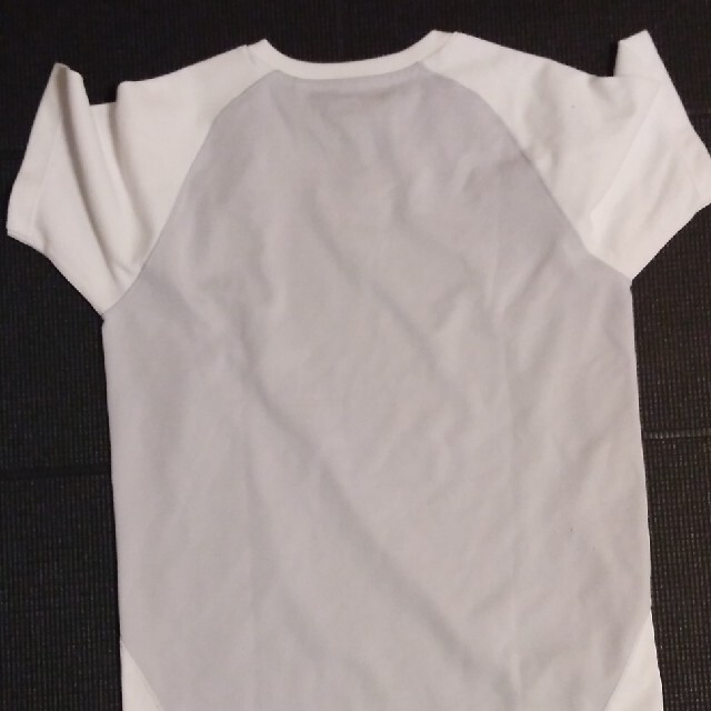 白Tシャツ　新品4枚+1枚　140 キッズ/ベビー/マタニティのキッズ服男の子用(90cm~)(Tシャツ/カットソー)の商品写真