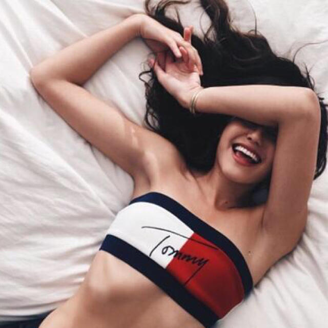 TOMMY HILFIGER(トミーヒルフィガー)の【大人気】トミーヒルフィガータンクトップ レディースのトップス(ベアトップ/チューブトップ)の商品写真