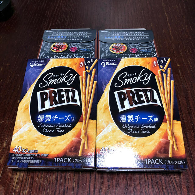 グリコ(グリコ)のグリコ　スモーキープリッツ　燻製チーズ味 食品/飲料/酒の食品(菓子/デザート)の商品写真