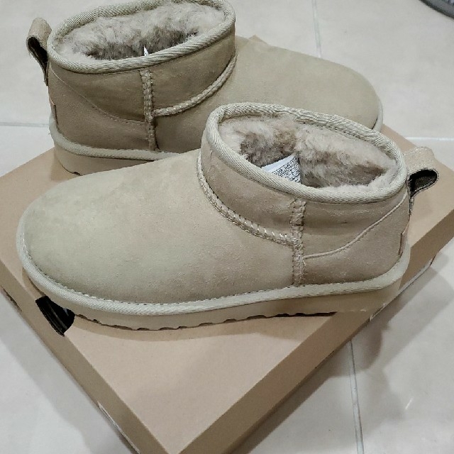 UGG アグ クラシック ウルトラ ミニ 22㎝ 新品未使用 - ブーツ