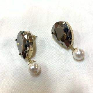 ローズバッド(ROSE BUD)のROSE BUD ローズバッド ストーンパールピアス ゴールド 美品(ピアス)