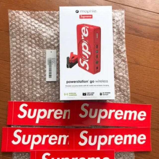 supreme mophie power stationGo Red