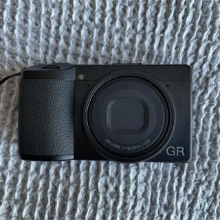 リコー(RICOH)の【美品】リコー　GR3＋純正本革ケース・液晶保護フィルム)(コンパクトデジタルカメラ)