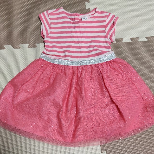 babyGAP(ベビーギャップ)のGAP ピンクラメ入りワンピース キッズ/ベビー/マタニティのキッズ服女の子用(90cm~)(ワンピース)の商品写真