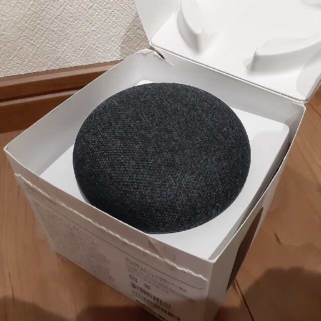 Google(グーグル)のGoogle Home Mini チャコール スマホ/家電/カメラのオーディオ機器(スピーカー)の商品写真