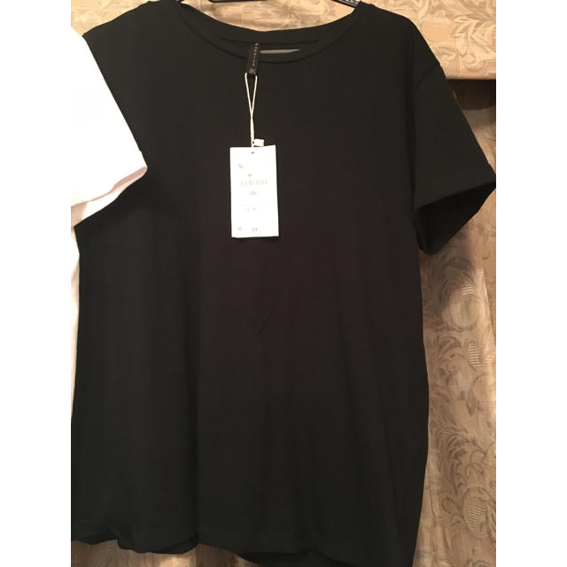 ZARA(ザラ)の新品ＺAＲAt Tシャツ2枚セット黒白 レディースのトップス(Tシャツ(半袖/袖なし))の商品写真