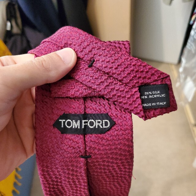 TOM FORD(トムフォード)のトムフォード　TOMFORD　ネクタイ　赤 メンズのファッション小物(ネクタイ)の商品写真