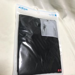 ユニクロ(UNIQLO)のエアリズム　ユニクロ　Vネック　Tシャツ　ブラック　黒　ドライ　冷感　未着用(Tシャツ/カットソー(半袖/袖なし))