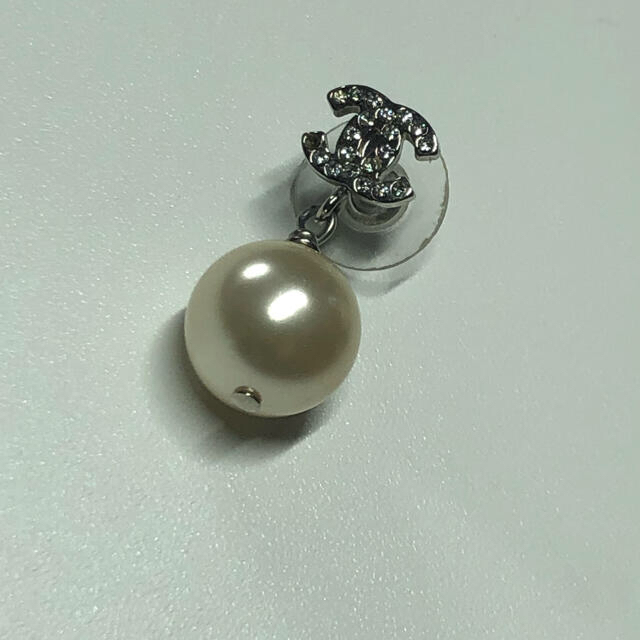 CHANEL / パールピアス 8mlxP5g4O0
