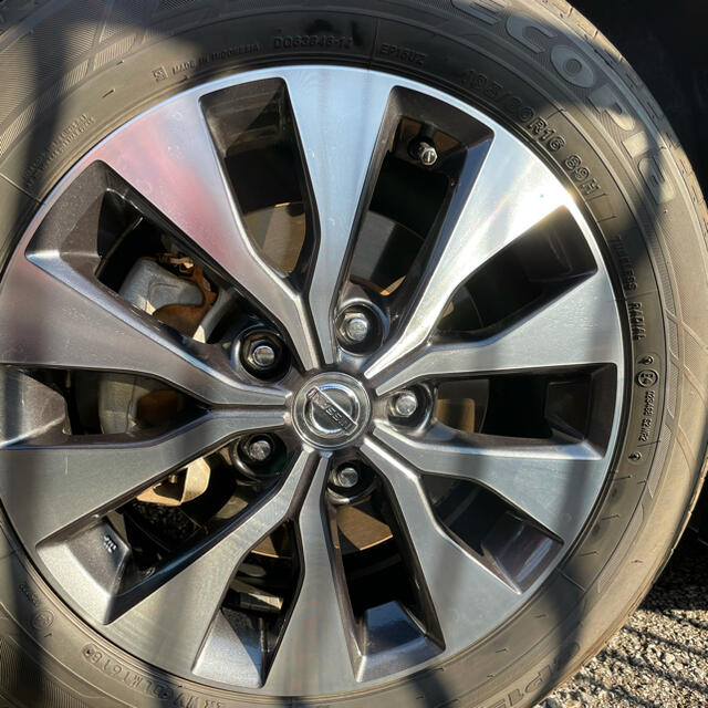バリ溝 日産純正 セレナ C27 16インチホイール タイヤセットの バリ溝 日産純正 セレナ C27 16インチホイール タイヤセットの