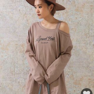 アナップ(ANAP)のアナップ　ワンサショルダー　ロゴ　サイドスリット　トップス(Tシャツ(長袖/七分))