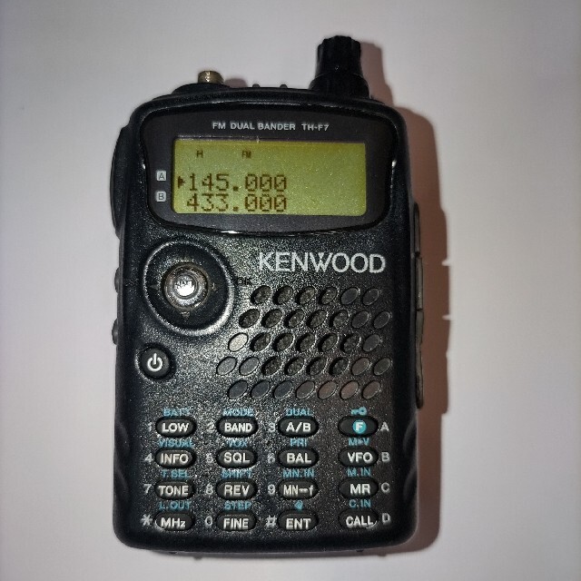 KENWOOD(ケンウッド)のアマチュア無線機　KENWOOD TH-F7 中古 エンタメ/ホビーのテーブルゲーム/ホビー(アマチュア無線)の商品写真