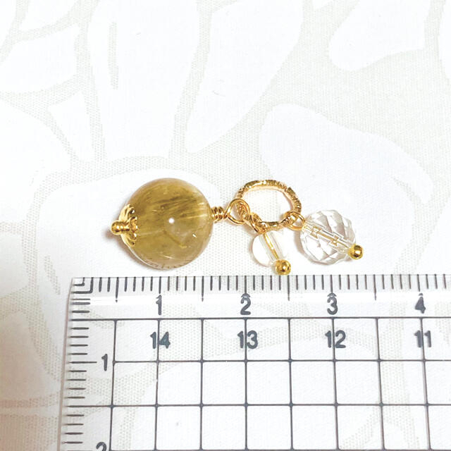 天然石ペンダントトップ　金ルチル ゴールドルチルクォーツ　水晶 ハンドメイドのアクセサリー(ネックレス)の商品写真