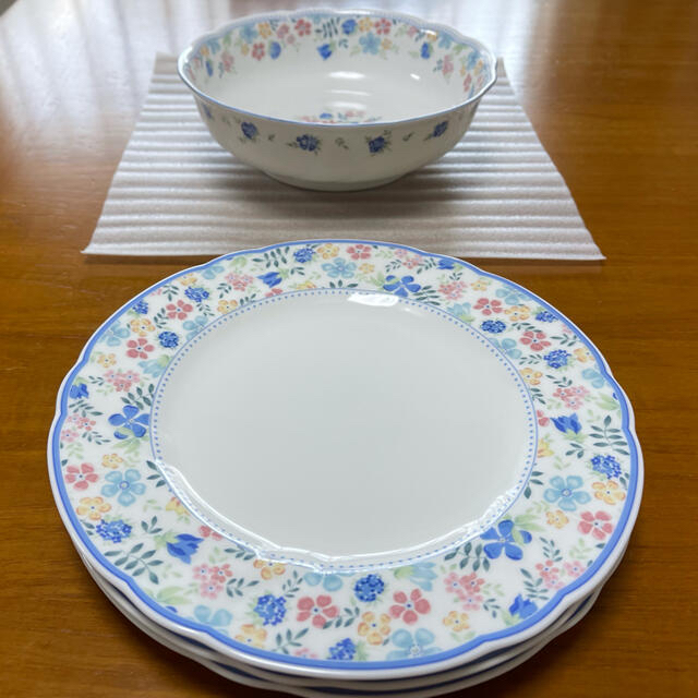 NIKKO(ニッコー)のバズ様専用 NIKKO FINE BONE CHINA LIBERTY 3枚 インテリア/住まい/日用品のキッチン/食器(食器)の商品写真