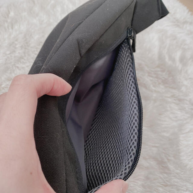 UNIQLO(ユニクロ)のユニクロ ウエストバッグ バッグ 黒 ナイロン ボディーバッグ サコッシュ メンズのバッグ(ウエストポーチ)の商品写真