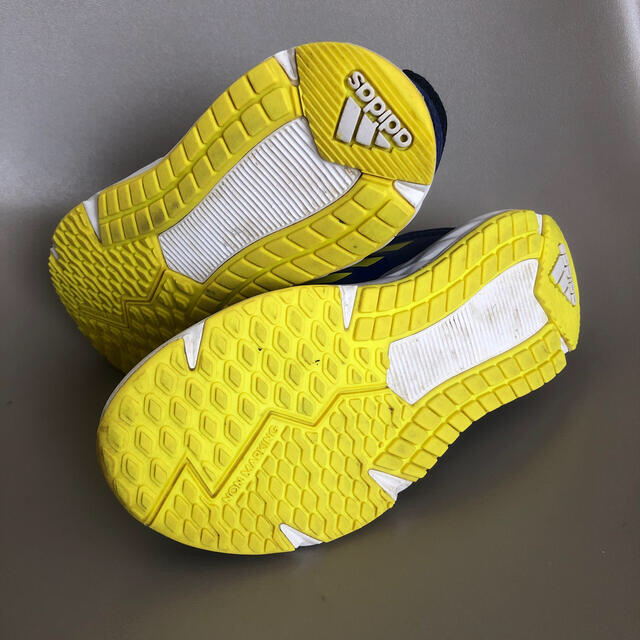 adidas(アディダス)のアディダス　スニーカー　18cm キッズ/ベビー/マタニティのキッズ靴/シューズ(15cm~)(スニーカー)の商品写真