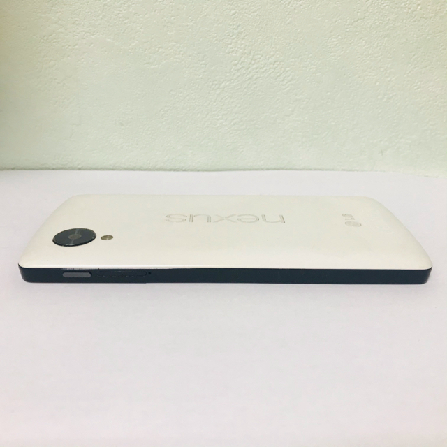 Google Nexus(グーグルネクサス)のNexus 5 LG-D821 16GB SIMフリー [ホワイト] スマホ/家電/カメラのスマートフォン/携帯電話(スマートフォン本体)の商品写真