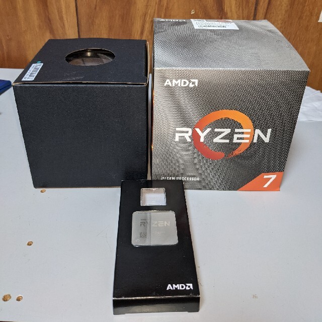 AMD RYZEN 7 3700x並行輸入品 スマホ/家電/カメラのPC/タブレット(PCパーツ)の商品写真