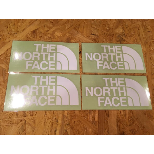 THE NORTH FACE(ザノースフェイス)のノースフェイス カッティングステッカー 白 4枚 正規品 スポーツ/アウトドアのアウトドア(その他)の商品写真