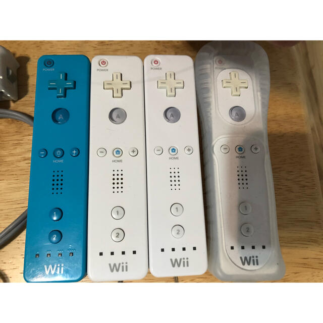 Wii本体 & Wiiリモコン & ヌンチャク【美品】