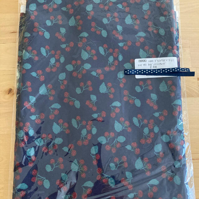 トモタケ　プリントの布　「ラズベリー」2m ハンドメイドの素材/材料(生地/糸)の商品写真