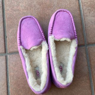 アグ(UGG)のUGGアンスレー★ピンク新品25センチ(スリッポン/モカシン)