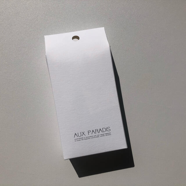AUX PARADIS(オゥパラディ)のAUX PARADIS オスマンサス オードパルファム  15ml コスメ/美容の香水(香水(女性用))の商品写真