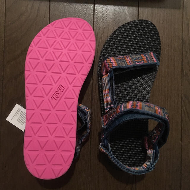 Teva(テバ)のTeva 新品 未使用 タグ付き☻ レディースの靴/シューズ(サンダル)の商品写真