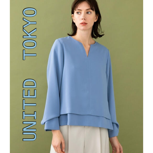 UNITED ARROWS(ユナイテッドアローズ)のユナイテッドトウキョウ　Vネックブラウス　ブルー レディースのトップス(シャツ/ブラウス(長袖/七分))の商品写真