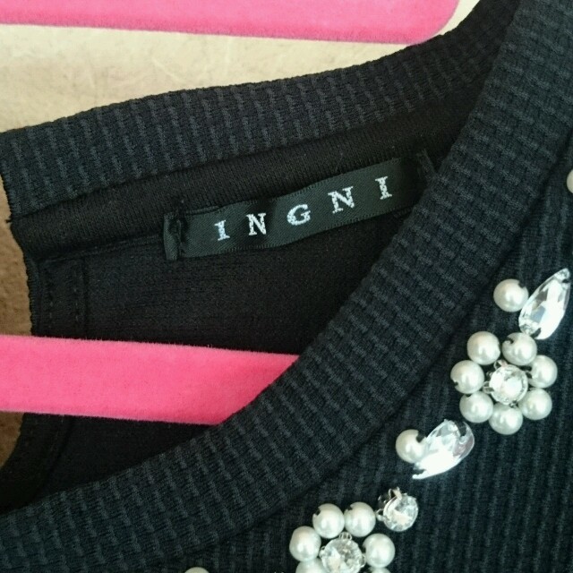 INGNI(イング)のｲﾝｸﾞ☆花ﾋﾞｼﾞｭｰｷﾗﾄｯﾌﾟｽ☆ レディースのトップス(カットソー(半袖/袖なし))の商品写真