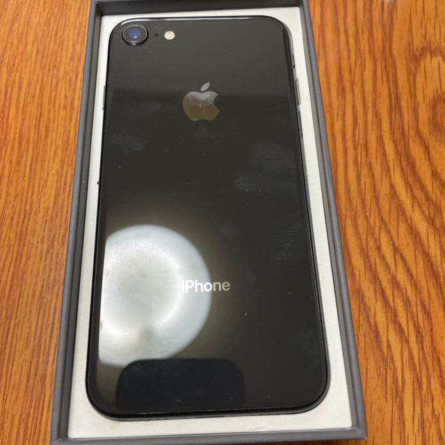 Apple(アップル)のiPhone8 64 スマホ/家電/カメラのスマートフォン/携帯電話(スマートフォン本体)の商品写真
