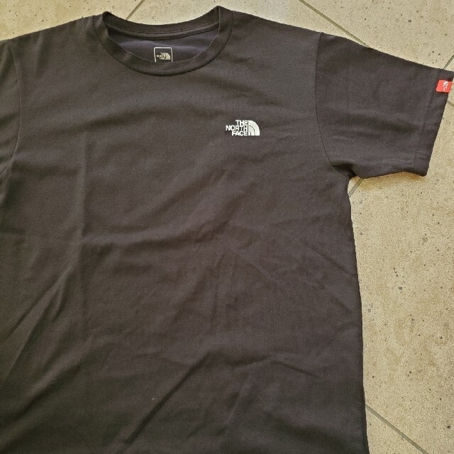 THE NORTH FACE(ザノースフェイス)のショートスリーブナショナルフラッグティー(黒) メンズのトップス(Tシャツ/カットソー(半袖/袖なし))の商品写真