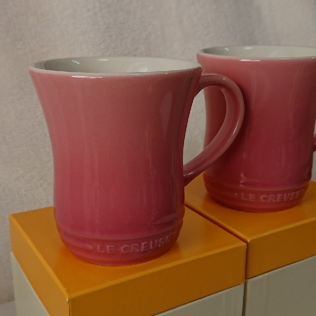 LE CREUSET(ルクルーゼ)のル・クルーゼ マグカップS 2個 ピンク ホワイト インテリア/住まい/日用品のキッチン/食器(グラス/カップ)の商品写真