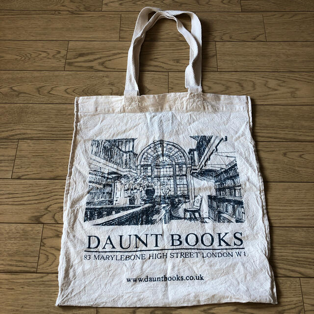 Harrods(ハロッズ)のDAUNT BOOKS トートバッグ　エコバッグ レディースのバッグ(トートバッグ)の商品写真