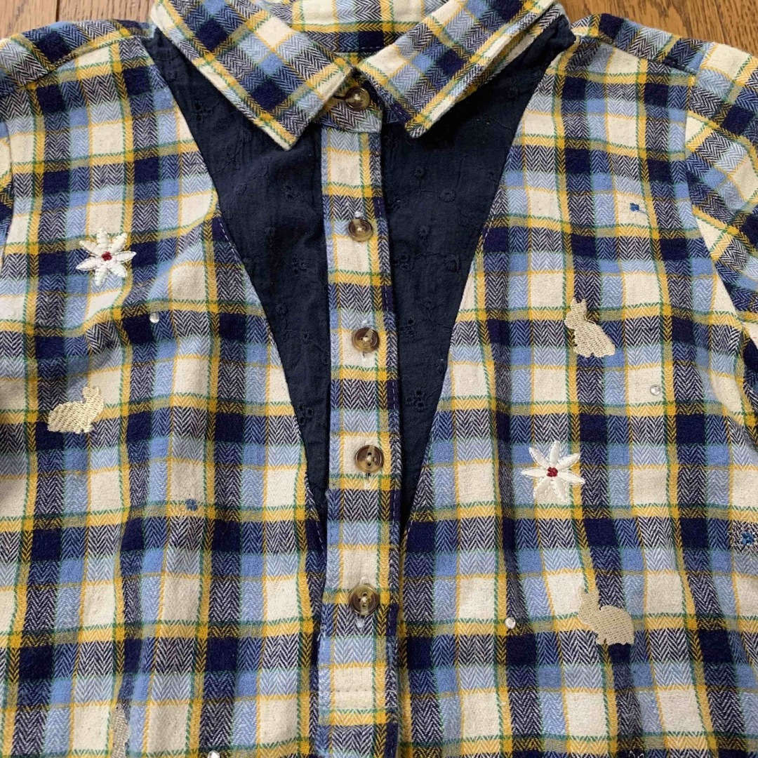 神戸ローレル　チェックの長袖シャツ　120〜130 キッズ/ベビー/マタニティのキッズ服女の子用(90cm~)(ブラウス)の商品写真
