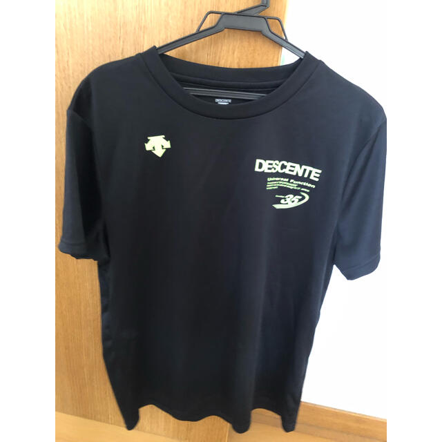 DESCENTE(デサント)のDESCENT 半袖　2枚セット スポーツ/アウトドアのテニス(ウェア)の商品写真