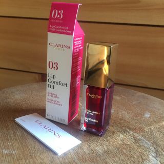 クラランス(CLARINS)の《新品》クラランス コンフォートリップオイル 03 レッドベリー(リップケア/リップクリーム)