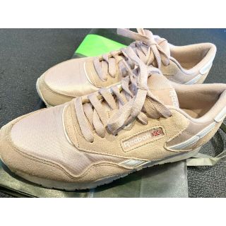 Reebok クラシック ベージュカラー Reebok クラシック ベージュカラー