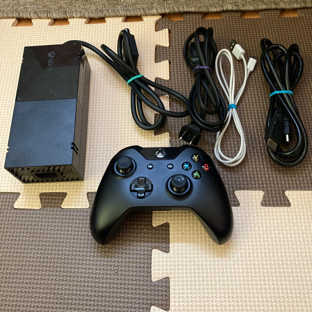 Xbox(エックスボックス)のXbox one 500GB エンタメ/ホビーのゲームソフト/ゲーム機本体(家庭用ゲーム機本体)の商品写真