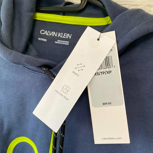 Calvin Klein(カルバンクライン)の日本未発売　新品　CalvinKlein パーカー　メンズ　XSサイズ メンズのトップス(パーカー)の商品写真