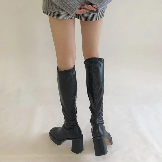 ZARA(ザラ)の〈新品〉papermoon square long boots black  レディースの靴/シューズ(ブーツ)の商品写真