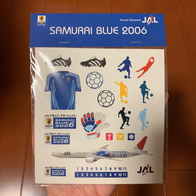 ★新品★SAMURAI BLUE サッカー 日本代表 x JAL ステッカー スポーツ/アウトドアのサッカー/フットサル(応援グッズ)の商品写真