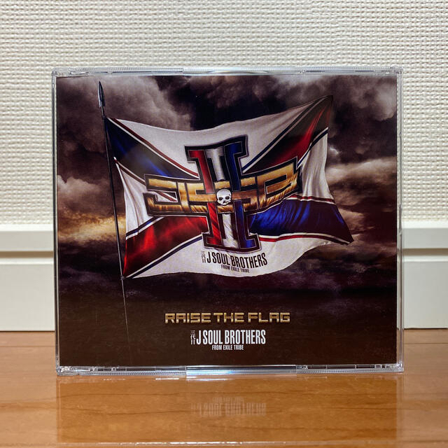 三代目 J Soul Brothers(サンダイメジェイソウルブラザーズ)のRAISE THE FLAG（DVD付） エンタメ/ホビーのCD(ポップス/ロック(邦楽))の商品写真