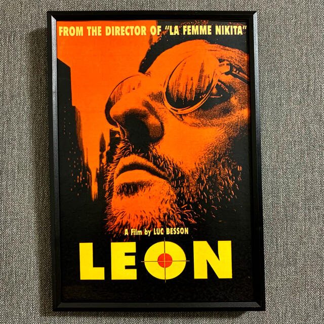 ポスター 055 フレーム付 映画 LEON レオン 赤 横顔 エンタメ/ホビーのDVD/ブルーレイ(外国映画)の商品写真