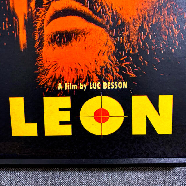 ポスター 055 フレーム付 映画 LEON レオン 赤 横顔 エンタメ/ホビーのDVD/ブルーレイ(外国映画)の商品写真