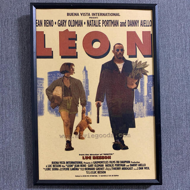 ポスター 056 フレーム付 映画 LEON レオン レトロデザインの通販 by ...