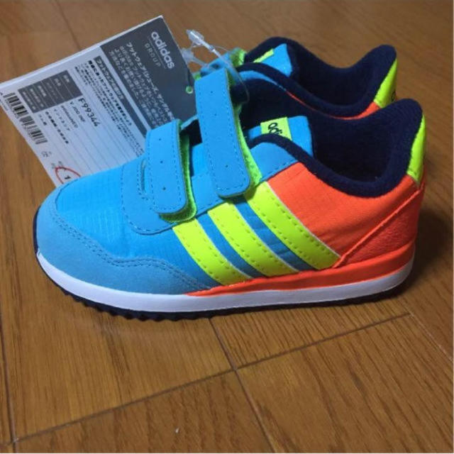 adidas(アディダス)のラスト1足！アディダス kids キッズ/ベビー/マタニティのキッズ靴/シューズ(15cm~)(スニーカー)の商品写真