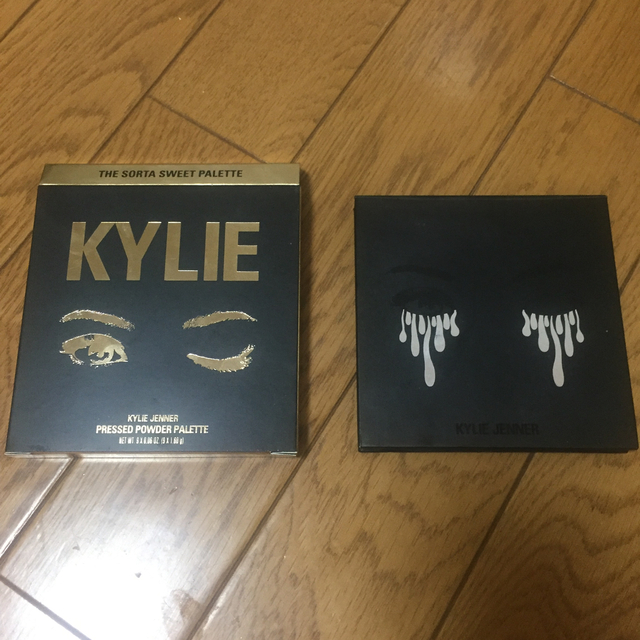 Kylie Cosmetics(カイリーコスメティックス)のKylie Cosmetics PRESSED POWDER PALETTE コスメ/美容のベースメイク/化粧品(アイシャドウ)の商品写真