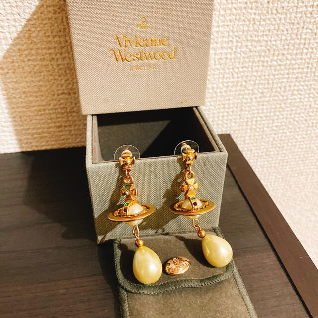 レディースVivienne Westwood ドロップパールピアス