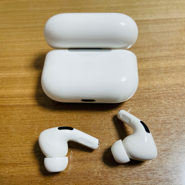 Apple(アップル)のAirPods Pro (エアポッツプロ) スマホ/家電/カメラのオーディオ機器(ヘッドフォン/イヤフォン)の商品写真